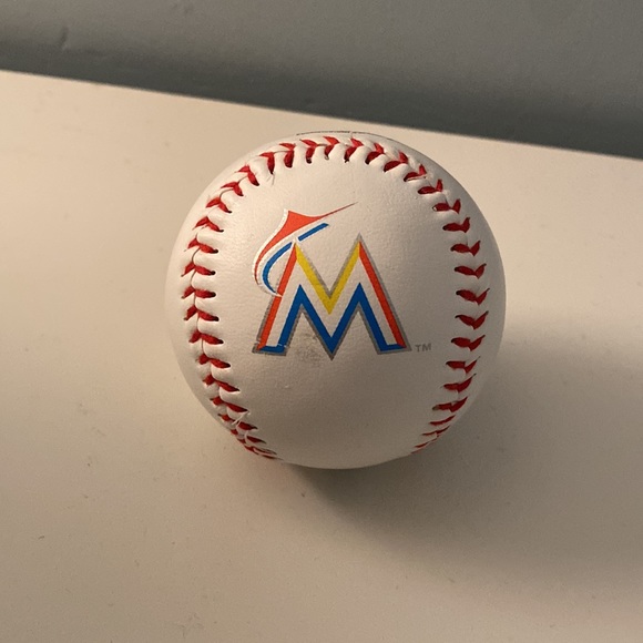 Authentic MLB Baseball - Picture 4 of 4